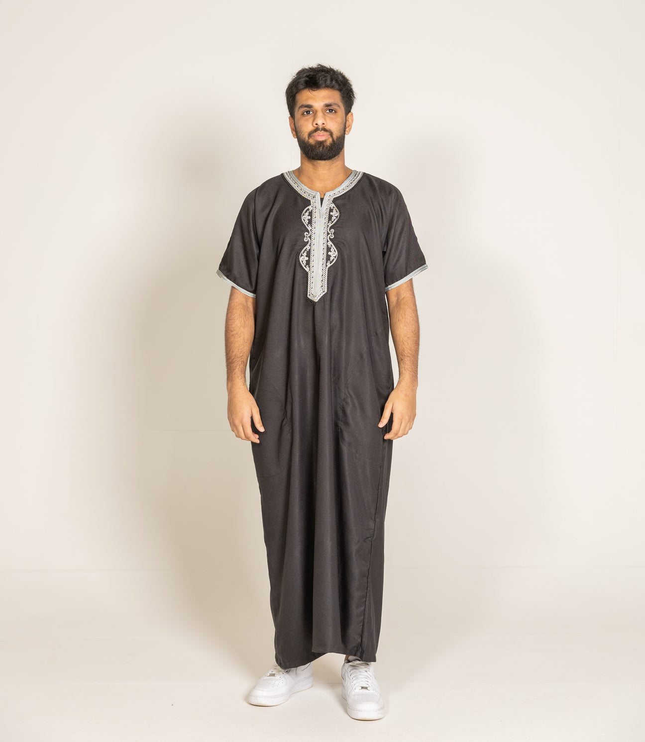 Black Moroccan Thobe / Jubba with Silver Embroidery Half Sleeves Size 56 - Madyna