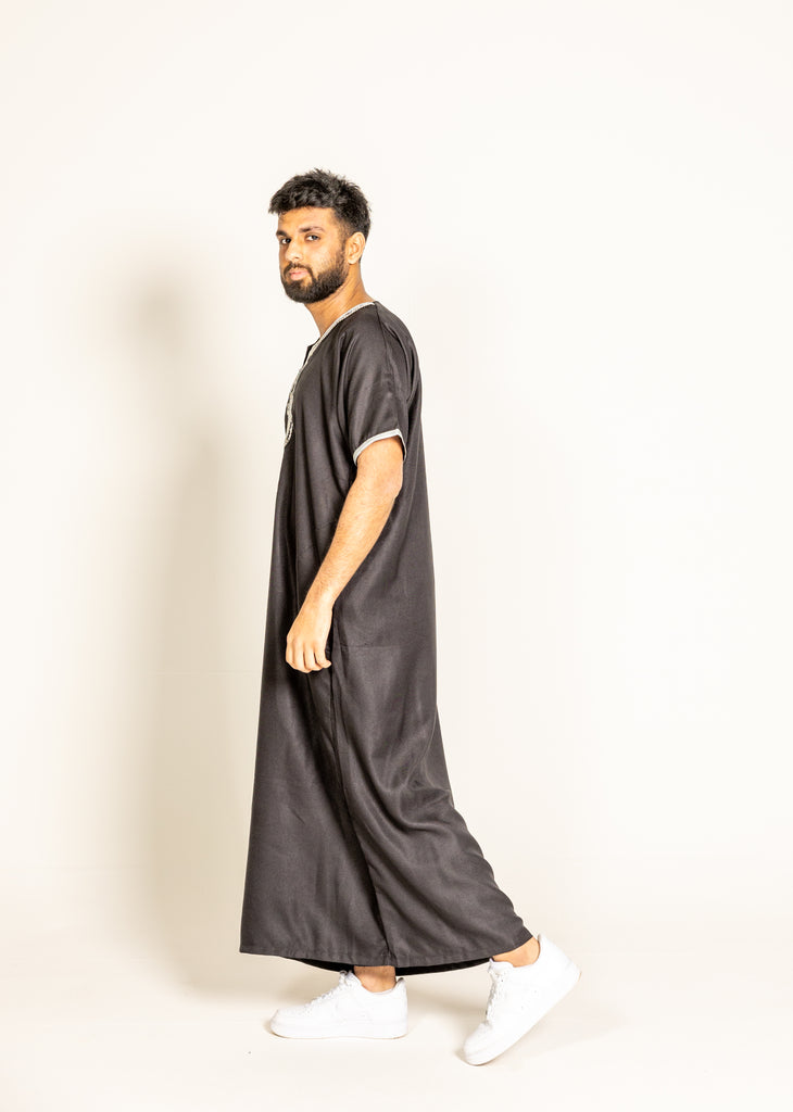 Black Moroccan Thobe / Jubba with Silver Embroidery Half Sleeves Size 56 - Madyna