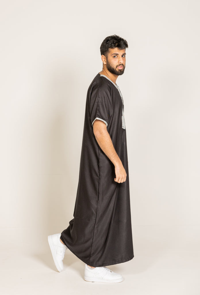 Black Moroccan Thobe / Jubba with Silver Embroidery Half Sleeves Size 56 - Madyna