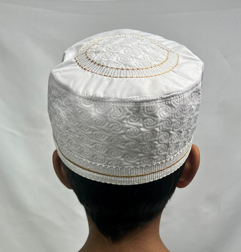 White hat topi kufi with contrast embroidery - Madyna