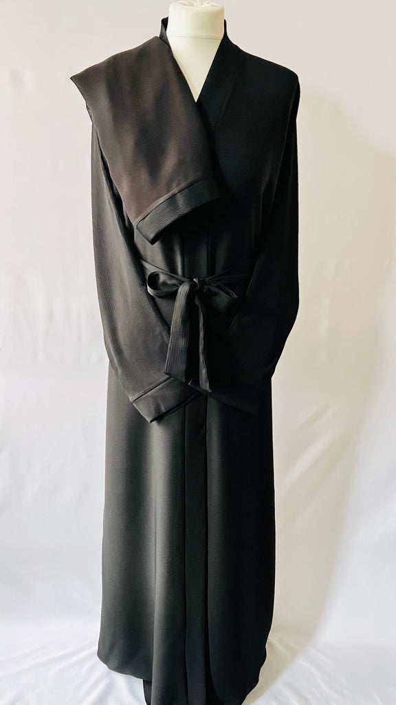 Front Open Plain Black Zoom Abaya - Madyna