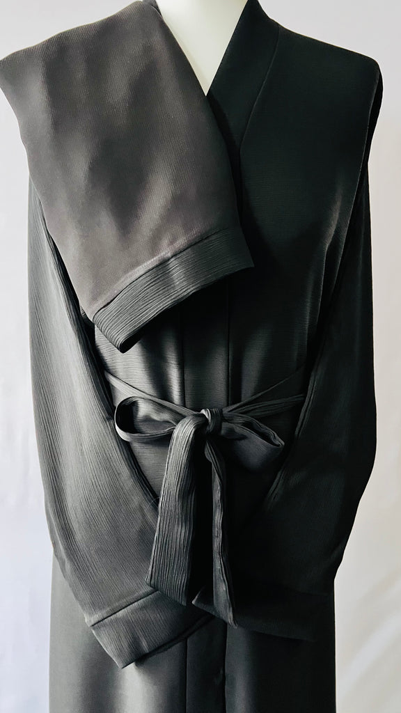 Front Open Plain Black Zoom Abaya - Madyna