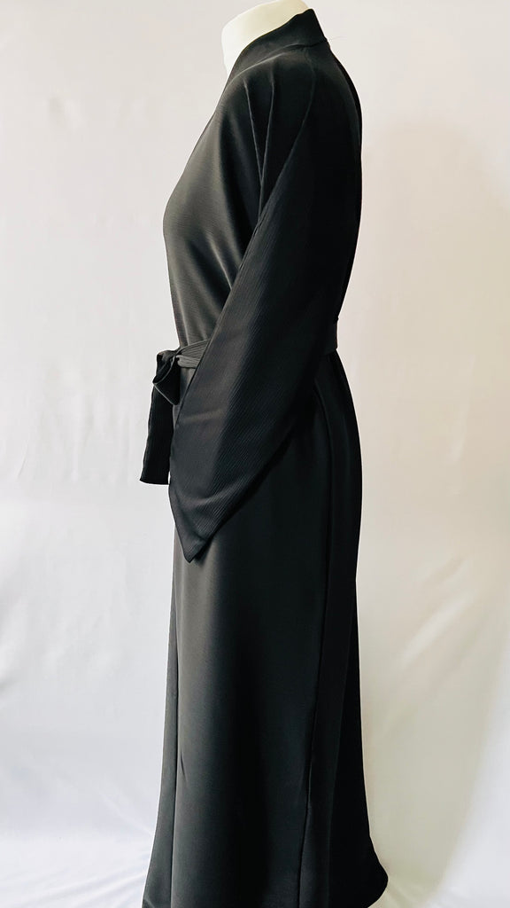 Front Open Plain Black Zoom Abaya - Madyna