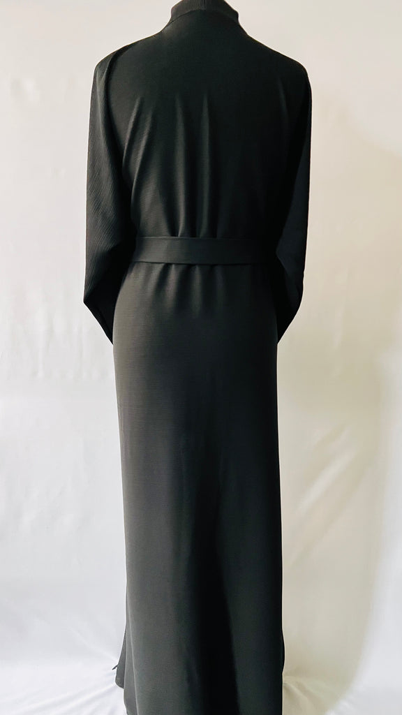 Front Open Plain Black Zoom Abaya - Madyna