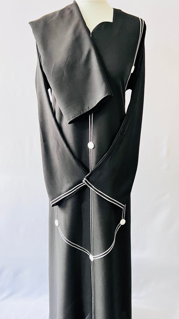 Farah Black Button Detail Front Closed Abaya Comfort Fit - Madyna